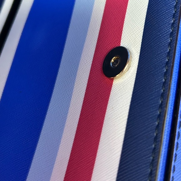 Kate Spade 2fer Striped Crossbody Bag w/Matching Wallet Approx. 9x6.5x 2.5 - Picture 7 of 17